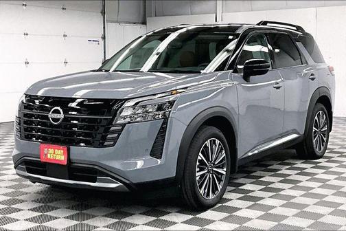 Boulder Gray/Super Black 2026 Nissan Pathfinder Platinum