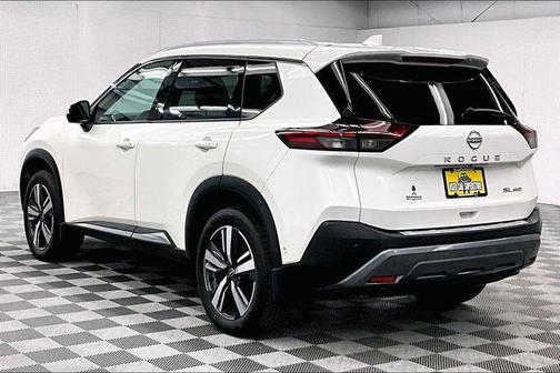 Pearl White Tricoat 2023 Nissan Rogue SL