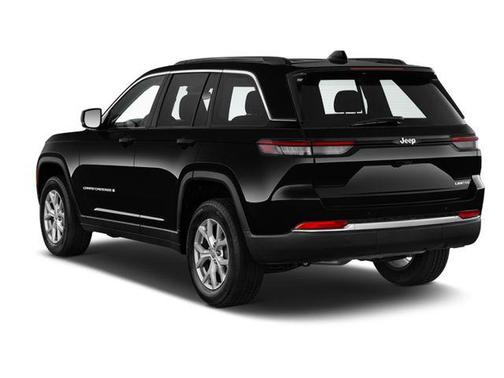 Diamond Black Crystal Pearlcoat 2024 Jeep Grand Cherokee Limited