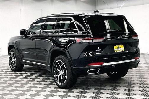 2022 Jeep Grand Cherokee Summit