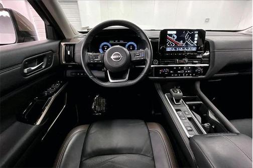 2024 Nissan Pathfinder Platinum FWD