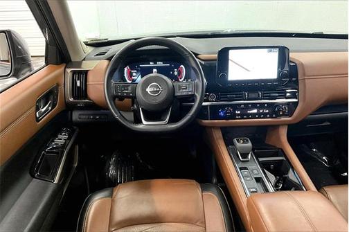 2023 Nissan Pathfinder Platinum FWD