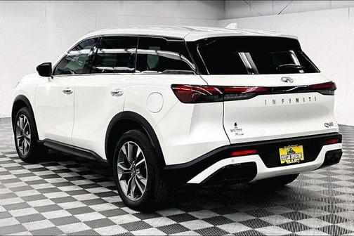 Majestic White 2024 INFINITI QX60 Luxe
