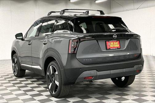 Gun Metallic/Super Black 2025 Nissan Kicks SR