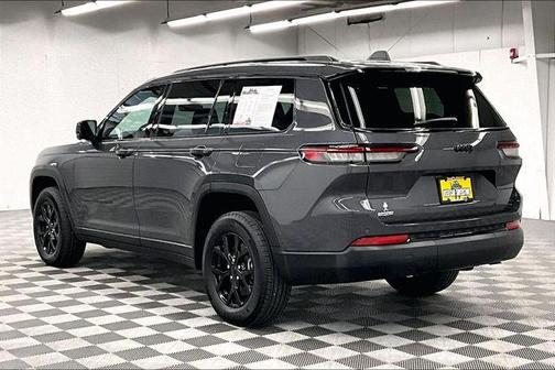 Baltic Gray Metallic Clearcoat 2025 Jeep Grand Cherokee L Altitude