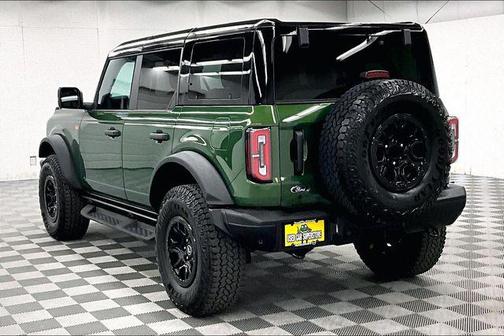 Eruption Green Metallic 2025 Ford Bronco Badlands