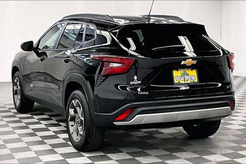 Mosaic Black Metallic 2026 Chevrolet Trax LT