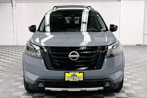Solid Gray/Super Black 2024 Nissan Pathfinder Platinum 4WD