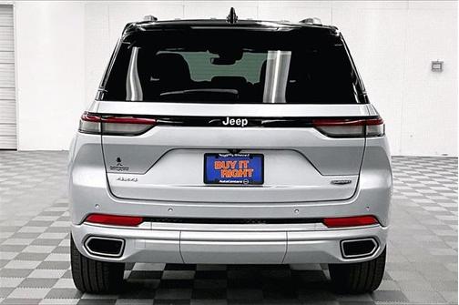 2023 Jeep Grand Cherokee Summit