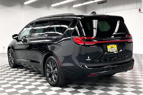 2022 Chrysler Pacifica Hybrid S Appearance Pkg