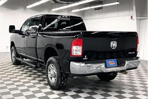 2023 RAM 3500 Tradesman Crew Cab 4x4 6'4' Box
