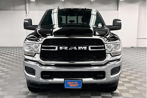 2023 RAM 3500 Tradesman Crew Cab 4x4 6'4' Box