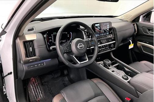 2025 Nissan Pathfinder Platinum 4WD