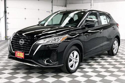Super Black 2025 Nissan Kicks S