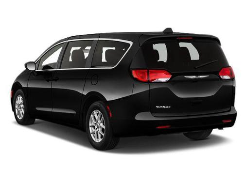 Brilliant Black Crystal Pearlcoat 2023 Chrysler Voyager LX
