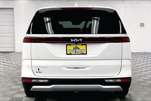 2024 Kia Carnival LX