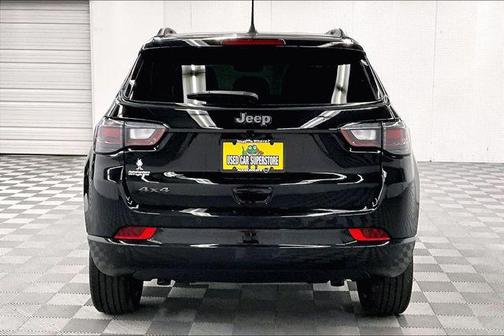 Diamond Black Crystal Pearlcoat 2024 Jeep Compass Limited