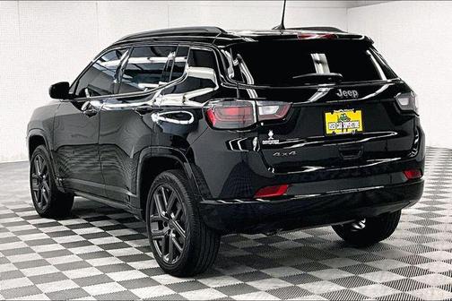 Diamond Black Crystal Pearlcoat 2024 Jeep Compass Limited