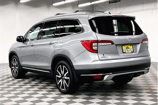 2022 Honda Pilot Touring 8-Passenger