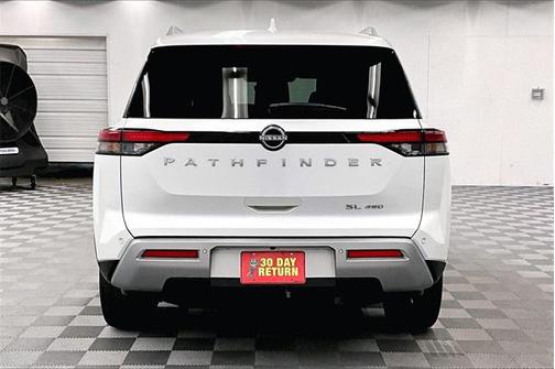 2025 Nissan Pathfinder SL 4WD