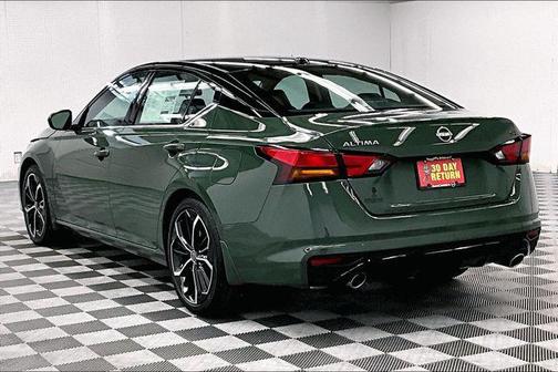 Tactical Green Metallic/Super Black 2026 Nissan Altima SR FWD