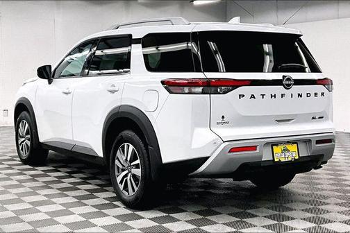 2025 Nissan Pathfinder SL 4WD