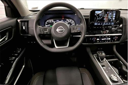 2025 Nissan Pathfinder SL 4WD