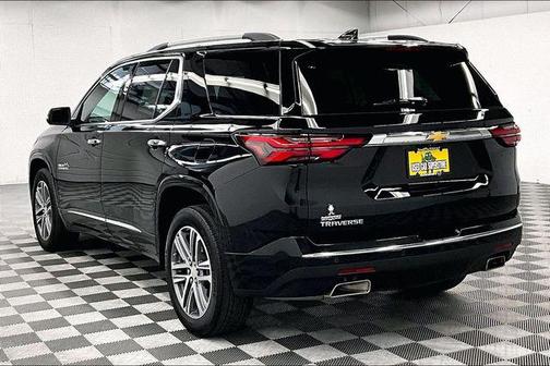 Mosaic Black Metallic 2023 Chevrolet Traverse High Country