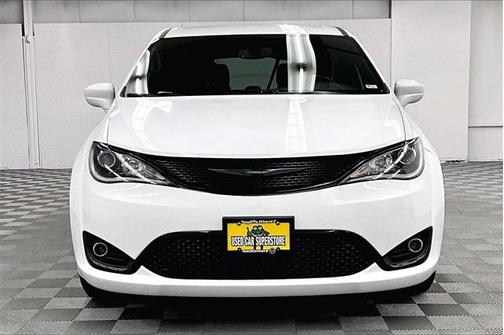 2020 Chrysler Pacifica Touring