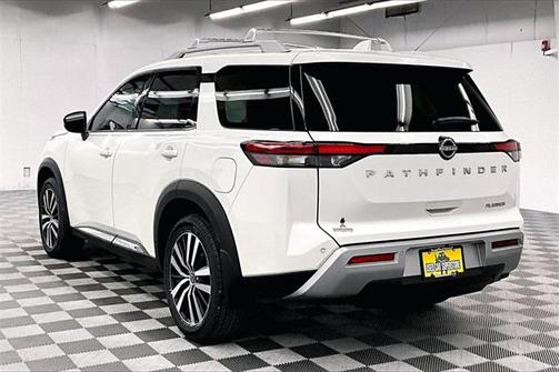 2024 Nissan Pathfinder Platinum FWD