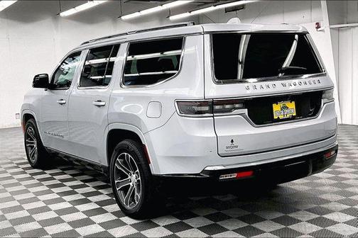 Diamond Black Crystal Pearlcoat 2022 Jeep Grand Wagoneer Series I 4x4