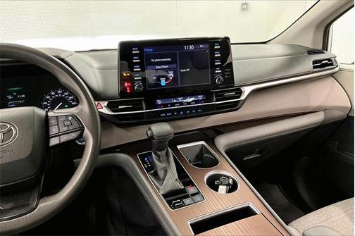 2022 Toyota Sienna LE