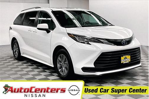 2022 Toyota Sienna LE