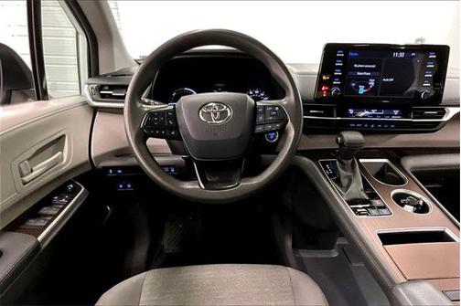 2022 Toyota Sienna LE