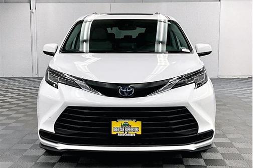 2022 Toyota Sienna LE