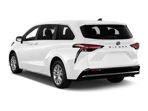2022 Toyota Sienna LE