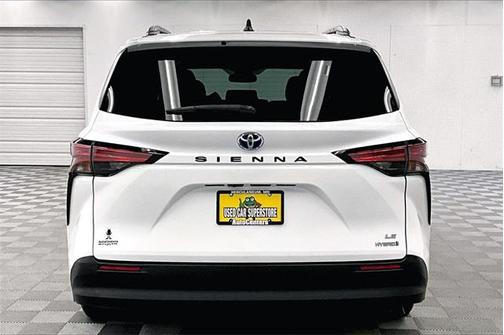 2022 Toyota Sienna LE