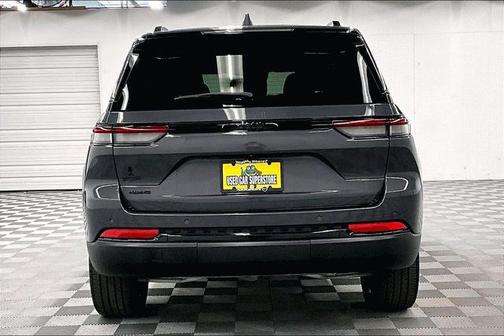 Baltic Gray Metallic Clearcoat 2024 Jeep Grand Cherokee Altitude