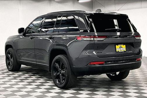 Baltic Gray Metallic Clearcoat 2024 Jeep Grand Cherokee Altitude