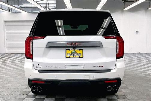 White Frost Tricoat 2022 GMC Yukon 4WD AT4