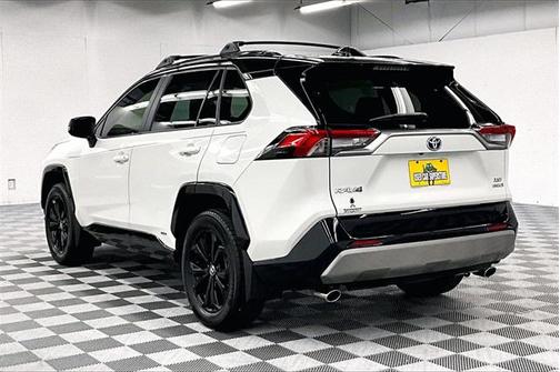 2022 Toyota RAV4 Hybrid SE
