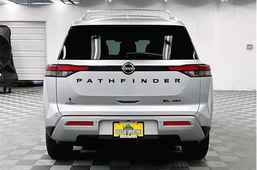 2023 Nissan Pathfinder SL 4WD