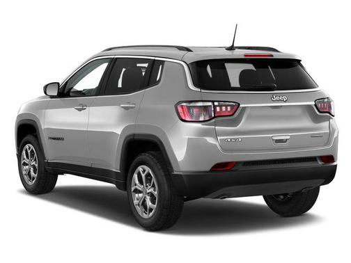 Silver Zynith Metallic Clearcoat 2024 Jeep Compass Latitude