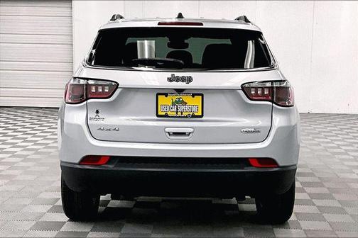 Silver Zynith Metallic Clearcoat 2024 Jeep Compass Latitude