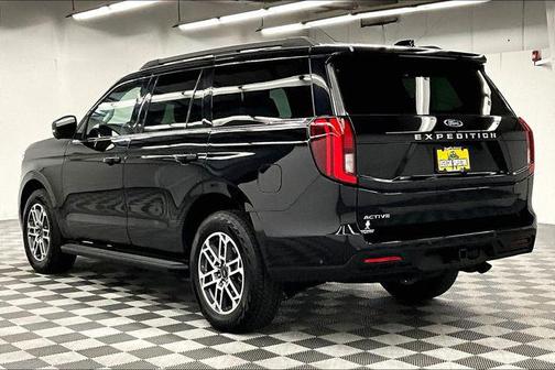 Black Metallic 2025 Ford Expedition Active