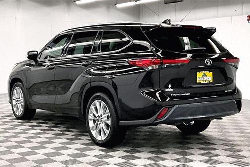 Opulent Amber 2020 Toyota Highlander Limited