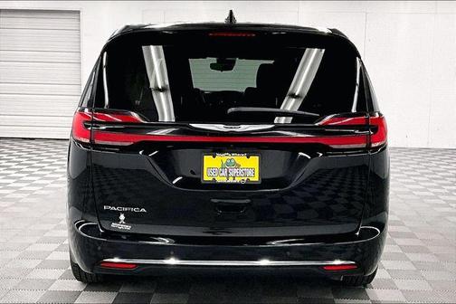Diamond Black Crystal Pearlcoat 2024 Chrysler Pacifica Touring L
