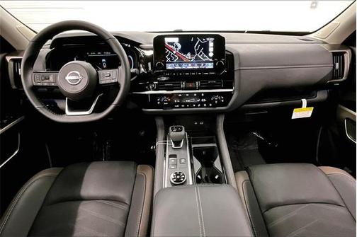 2025 Nissan Pathfinder Platinum 4WD