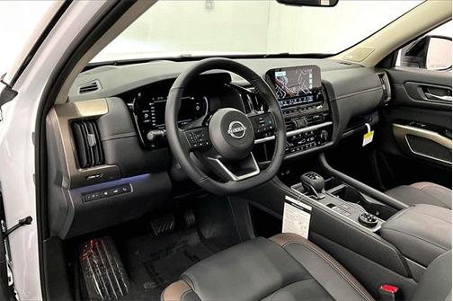 2025 Nissan Pathfinder Platinum 4WD