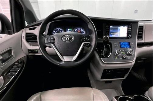 2020 Toyota Sienna XLE Premium